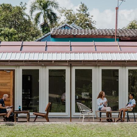 The Yard Hostel Chiang Mai Exterior photo